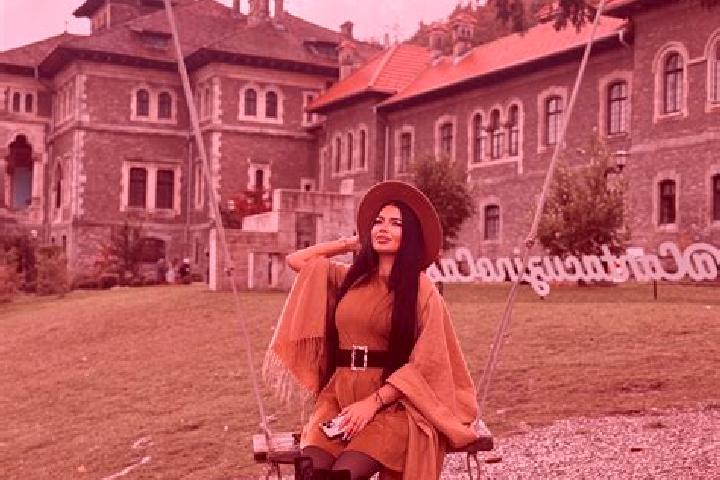 Scarlett, 30 — Escort in Badulesti, Romania