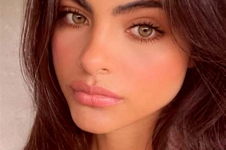 Scarlett, 31, a brunette green-eyed middle eastern companion based in Zoquiapan. Offering BDSM, A-Level, CIM. Available for incall and outcall, overnight boo...