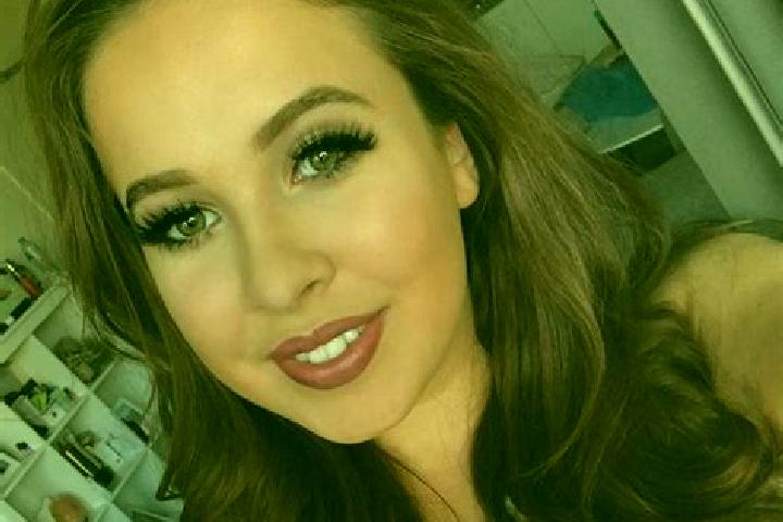 Scarlett, 32, a auburn amber-eyed caribbean companion based in Phung. Offering Striptease, Travel Companion, Party Girl. Available for incall and outcall, ov...