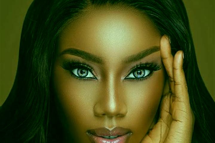 Scarlett, 32, a black blue-eyed ebony companion based in Borgentreich. Offering Dinner Date, BDSM, Duos. Available for incall and outcall, day and evening da...