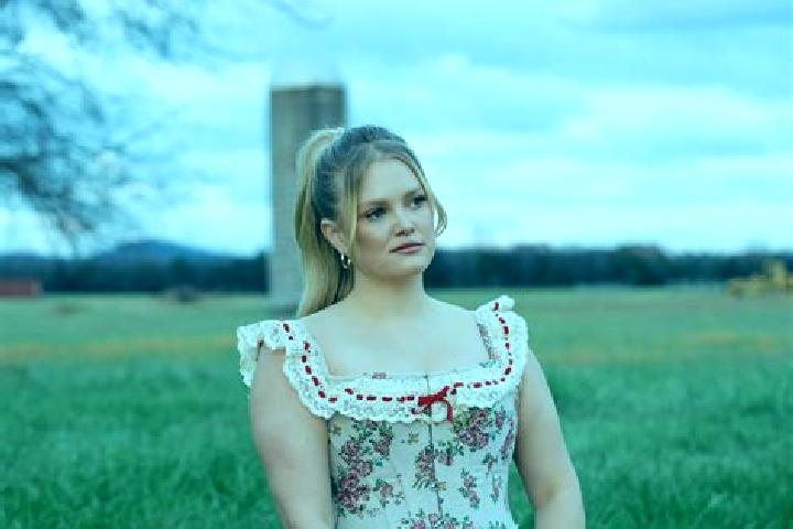 Scarlett, 32 — Escort in Shueyville, United States