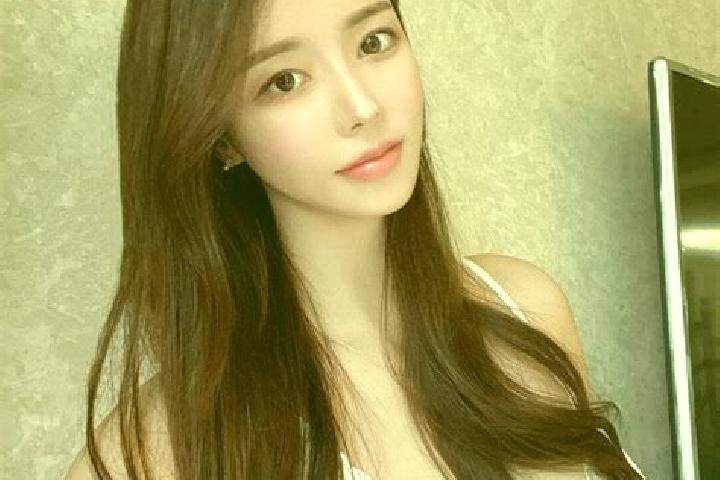 Scarlett, 32 — Escort in Zhenwen, China