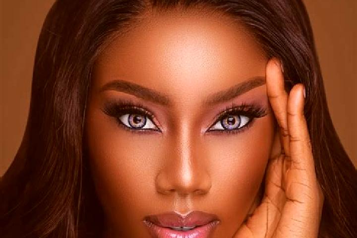 Scarlett, 33, a black blue-eyed ebony companion based in Salzhemmendorf. Offering Couples, Deep French Kissing, OWO. Available for incall and outcall, day an...