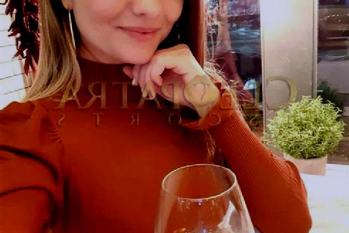 Scarlett, 33, a blonde amber-eyed european companion based in Sunflower. Offering Overnight, Dinner Date, Deep French Kissing, OWO, Party Girl. Available for...