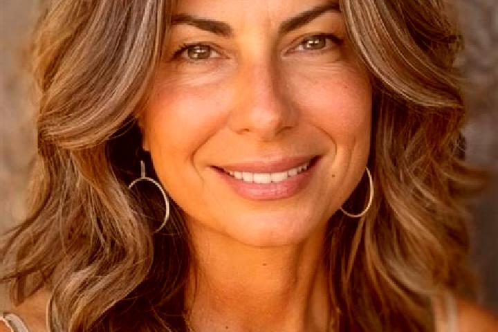 Scarlett, 33, a brunette grey-eyed middle eastern companion based in Howden. Offering Massage, OWO. Available for incall and outcall, day and evening dates.