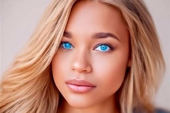 Scarlett, 33, a dark blonde blue-eyed latina companion based in Pruzina. Offering CIM, Roleplay, Striptease. Available for incall and outcall, overnight book...
