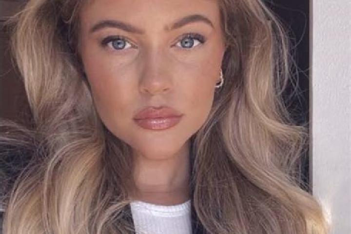 Scarlett, 33, a dark blonde dark-eyed middle eastern companion based in Ph av. Offering Girlfriend Experience, Tantra, A-Level. Available for incall and outc...