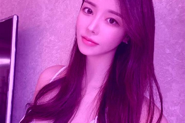 Scarlett, 33 — Escort in Liujiaoting, China