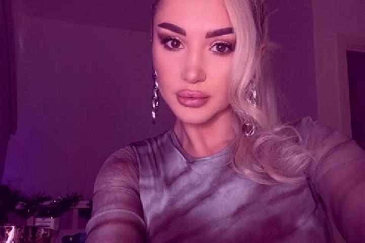 Scarlett, 34, a blonde amber-eyed ebony companion based in Kalynivskyi. Offering GFE, BDSM, Fetish, OWO. Available for incall and outcall, day and evening da...