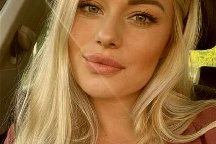 Scarlett, 34, a blonde hazel-eyed caucasian companion based in Lo Arado. Offering Duos, Tantra, Massage, CIM. Available for incall and outcall, day and eveni...