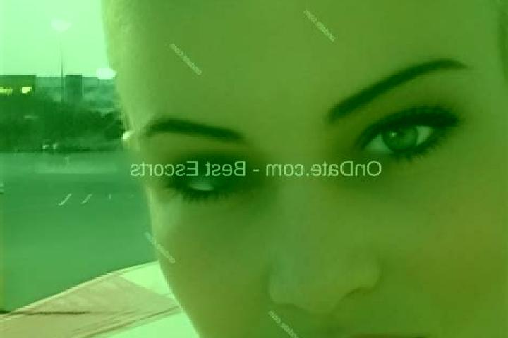 Scarlett, 34 — Escort in Brookdale, Australia