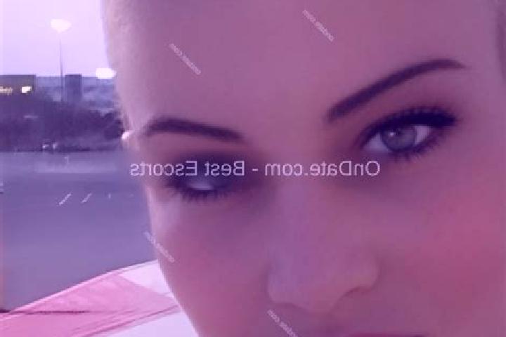 Scarlett, 34 — Escort in Erliugong, China