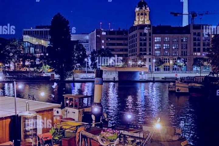 Scarlett, 34 — Escort in Maerkisches Viertel, Germany
