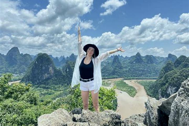 Scarlett, 34 — Escort in Yangshuo, China