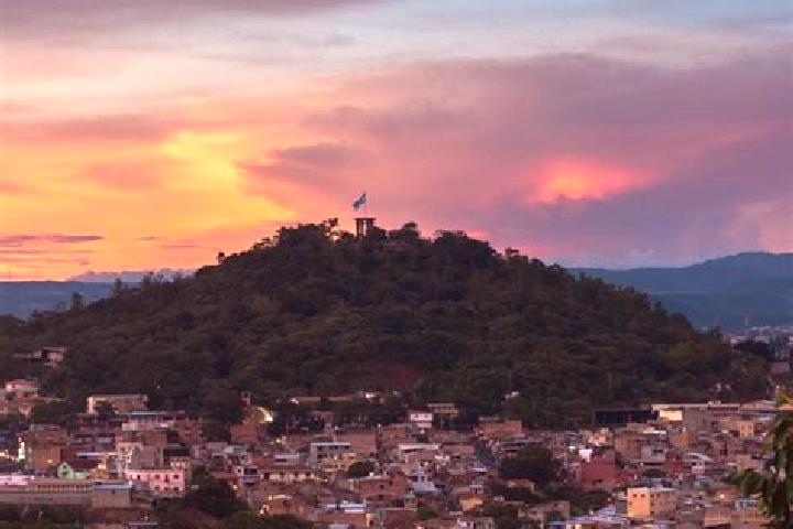 Scarlett, 34 — Escort in Yaruchel, Honduras
