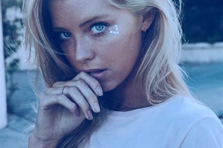 Scarlett, 35, a blonde blue-eyed asian companion based in Cocos. Offering Overnight, Couples, Duos, Travel Companion. Available for incall and outcall, overn...