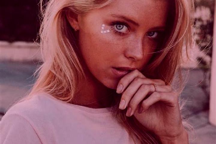 Scarlett, 35, a blonde blue-eyed mediterranean companion based in Kribleguhe. Offering Dinner Date, Tantra, Duos, Deep French Kissing. Available for incall a...