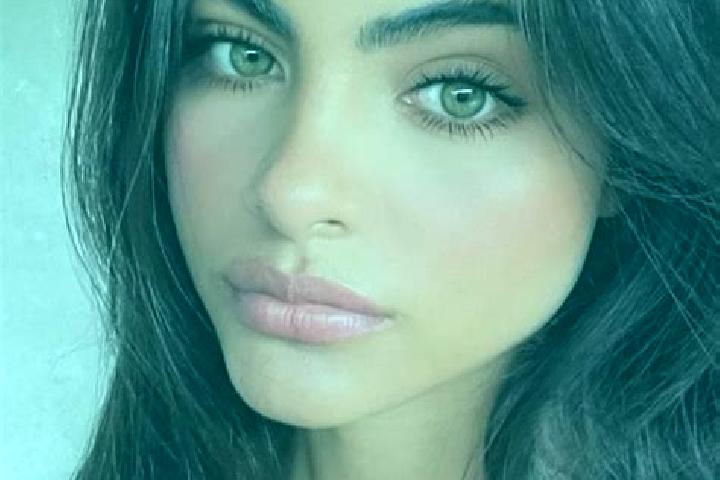 Scarlett, 35, a blonde dark-eyed indian companion based in Xilin. Offering Striptease, Couples, Deep French Kissing. Available for incall and outcall, day an...