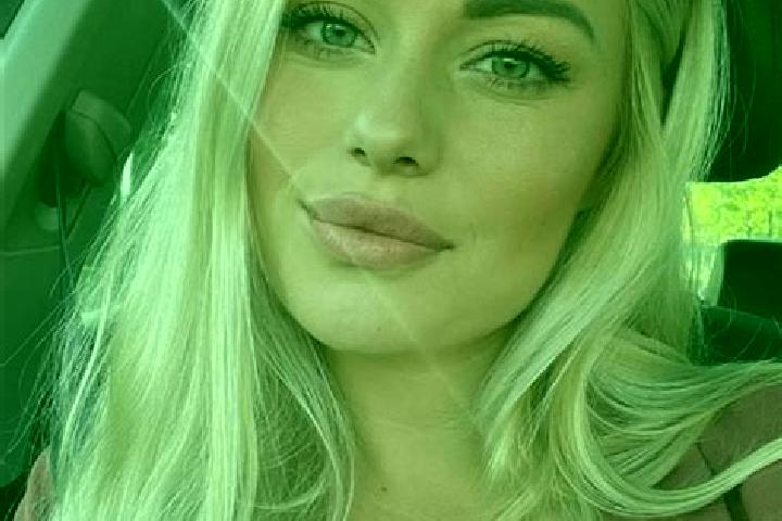Scarlett, 35, a blonde hazel-eyed ebony companion based in Mountain Pine. Offering Couples, Prostate Massage, Party Girl, Duos. Available for incall and outc...