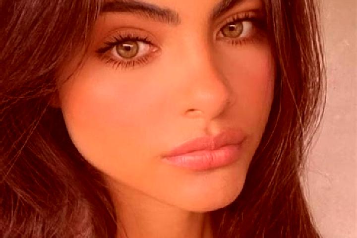 Scarlett, 35, a brunette green-eyed middle eastern companion based in Muscat. Offering Tantra, CIM, Striptease, OWO. Available for incall and outcall, day an...