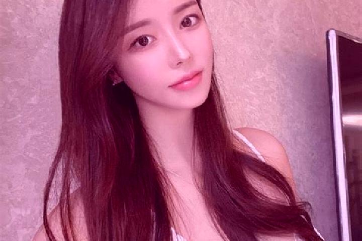 Scarlett, 36 — Escort in Huailu, China
