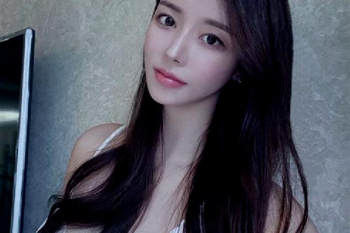 Scarlett, 36 — Escort in Jiahezi, China