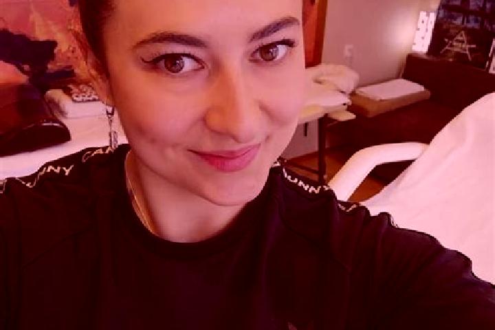 Scarlett, 37, a auburn dark-eyed asian companion based in Sint-Lievens-Houtem. Offering Tantra, Erotic Massage, Massage, Domination. Available for incall and...