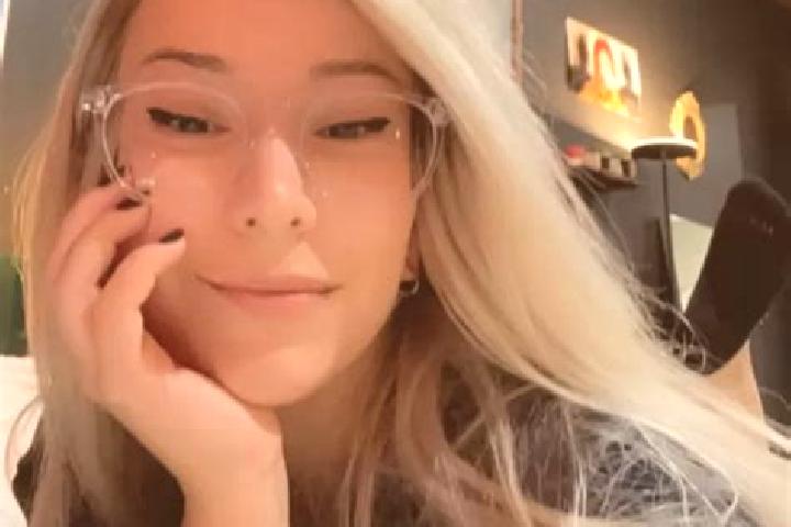 Scarlett, 37, a blonde amber-eyed ebony companion based in Valls. Offering CIM, GFE, Roleplay. Available for incall and outcall, overnight bookings available.