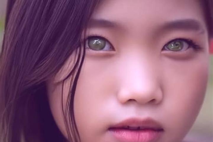 Scarlett, 37, a chestnut green-eyed asian companion based in Village-Sodefel. Offering Tantra, BDSM, Erotic Massage. Available for incall and outcall, day an...