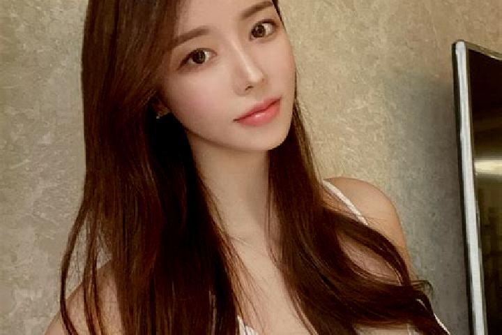 Scarlett, 37 — Escort in Jiamiao, China