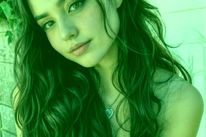 Scarlett, 38, a auburn brown-eyed middle eastern companion based in Nusay. Offering CIM, Party Girl, A-Level. Available for incall and outcall, overnight boo...