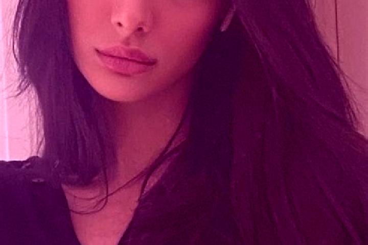 Scarlett, 38, a black dark-eyed middle eastern companion based in Wugong. Offering Roleplay, Couples, OWO. Available for incall and outcall, day and evening ...