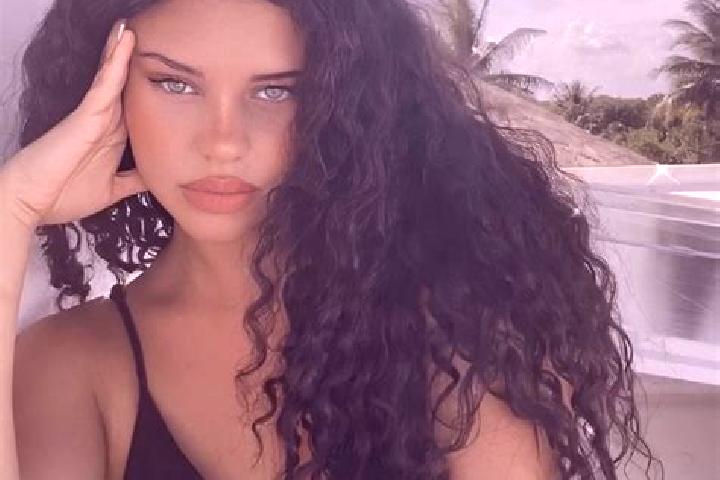 Scarlett, 38, a black grey-eyed latina companion based in Petoosang. Offering GFE, Domination, BDSM, Massage, Couples. Available for incall and outcall, day ...