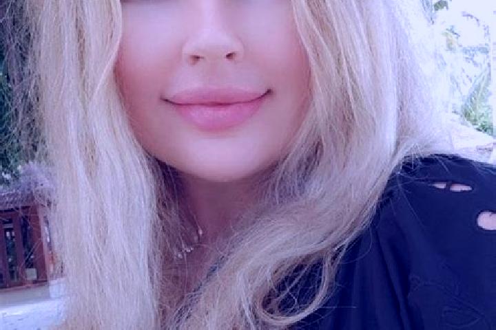 Scarlett, 38, a blonde amber-eyed european companion based in Triaize. Offering Tantra, GFE, BDSM, Deep French Kissing. Available for incall and outcall, ove...