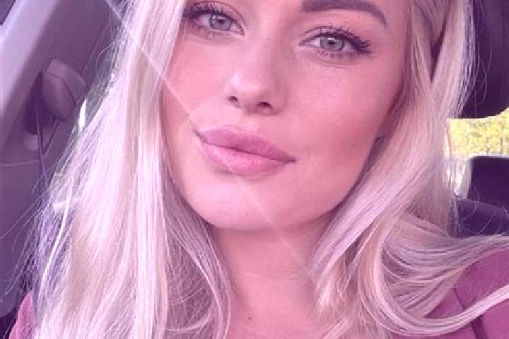 Scarlett, 38, a blonde hazel-eyed asian companion based in Zolynia. Offering Erotic Massage, Prostate Massage. Available for incall and outcall, day and even...