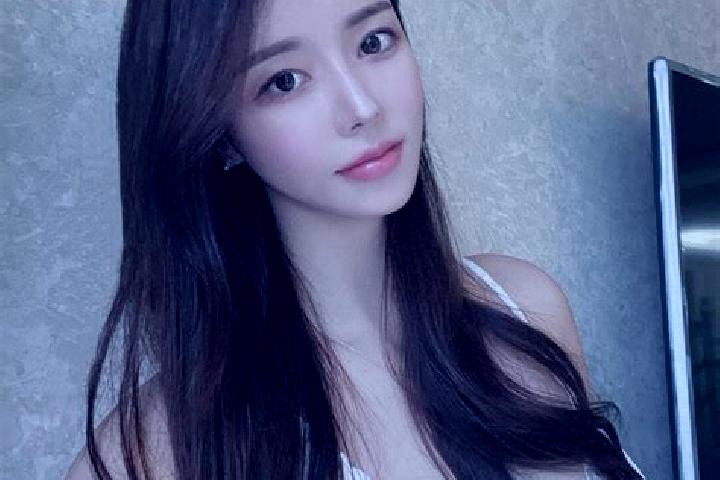 Scarlett, 39 — Escort in Luejiabao, China
