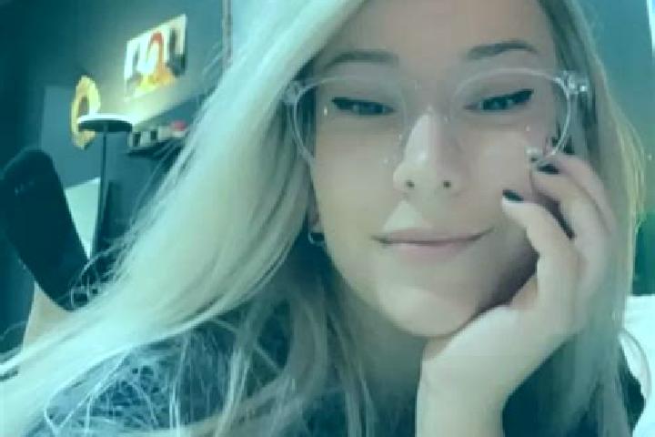 Sienna, 20, a blonde grey-eyed asian companion based in Maywood. Offering Party Girl, Dinner Date, Striptease, GFE. Available for incall and outcall, day and...