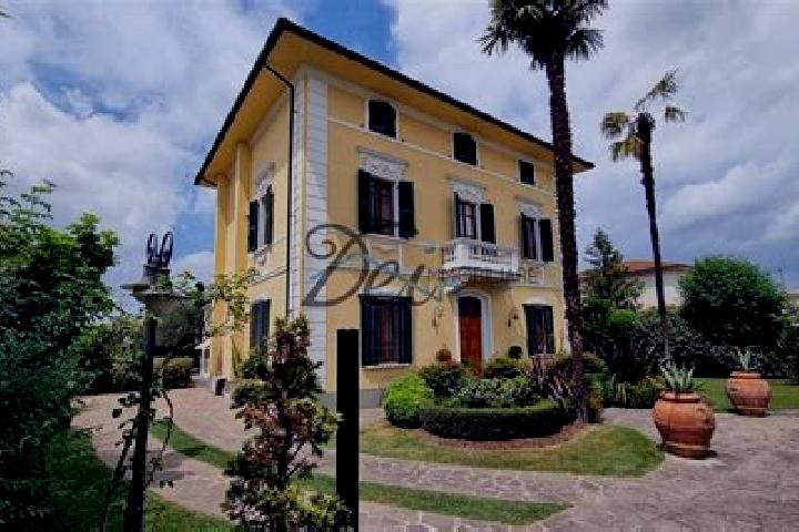 Sienna, 20 — Escort in Castelfranco di Sopra, Italy