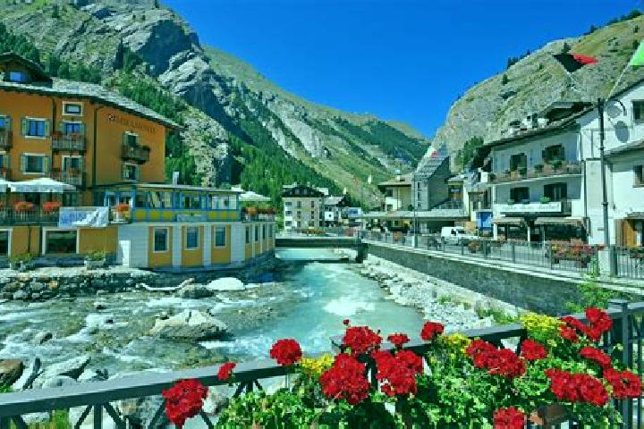 Sienna, 20 — Escort in La Thuile, Italy