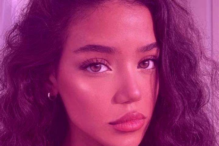Sienna, 21, a black brown-eyed indian companion based in Hoque. Offering Couples, GFE, Duos. Available for incall and outcall, day and evening dates.