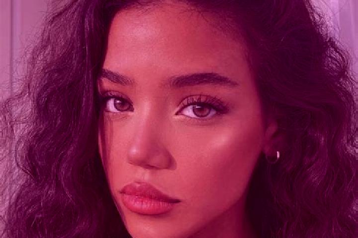 Sienna, 21, a black brown-eyed mixed companion based in Meneses de Campos. Offering Tantra, Duos, OWO, Dinner Date. Available for incall and outcall, day and...