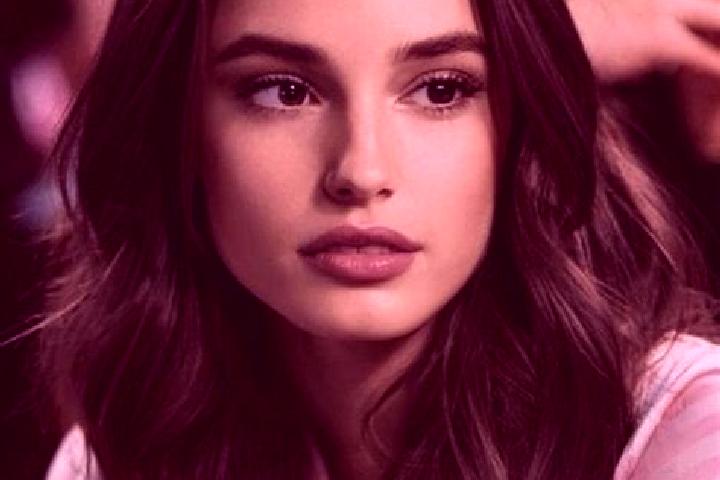 Sienna, 21, a brunette brown-eyed ebony companion based in Hryshyne. Offering Roleplay, CIM, Tantra, Overnight. Available for incall and outcall, day and eve...