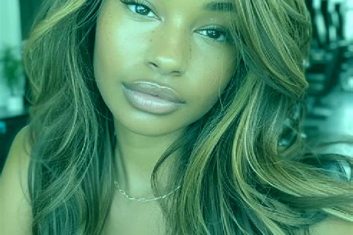 Sienna, 21, a dark blonde dark-eyed mixed companion based in Bosso. Offering Fetish, Travel Companion, Erotic Massage, Domination. Available for incall and o...