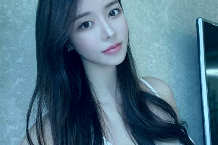 Sienna, 21 — Escort in Wuleixiang, China