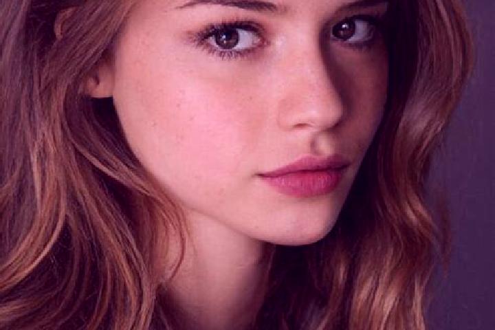 Sienna, 22, a auburn hazel-eyed mixed companion based in Castelspina. Offering OWO, CIM, Striptease. Available for incall and outcall, overnight bookings ava...