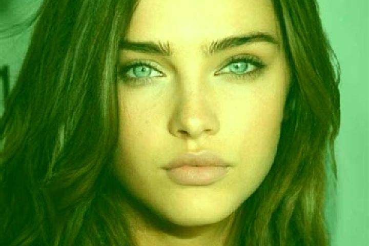 Sienna, 22, a brunette amber-eyed mixed companion based in Roccavione. Offering CIM, OWO, Girlfriend Experience, Erotic Massage, Striptease. Available for in...