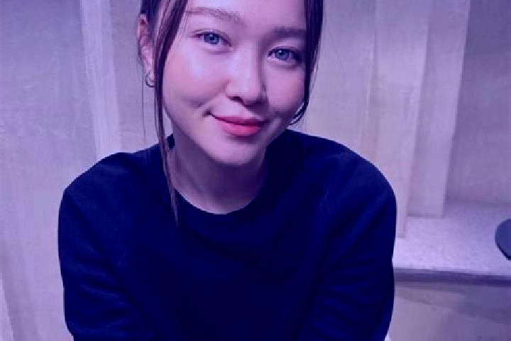 Sienna, 22, a dark blonde blue-eyed asian companion based in Shahjanpur. Offering Fetish, Prostate Massage, Duos, Tantra. Available for incall and outcall, o...
