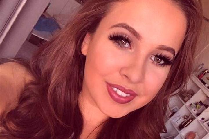 Sienna, 22, a red dark-eyed european companion based in Abaiara. Offering GFE, 69, Massage, Deep French Kissing. Available for incall and outcall, day and ev...