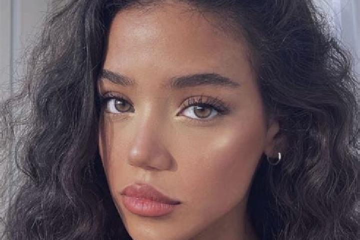 Sienna, 23, a black brown-eyed caucasian companion based in Ubai. Offering Party Girl, Dinner Date, Massage. Available for incall and outcall, overnight book...