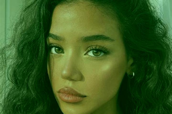 Sienna, 23, a black brown-eyed mixed companion based in Luknovo. Offering 69, Travel Companion, GFE. Available for incall and outcall, day and evening dates.